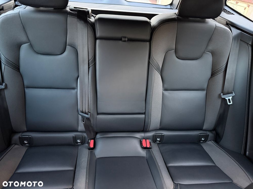 Volvo XC 60 B4 B R-Design - 28