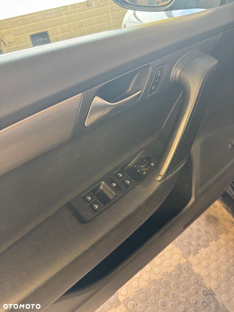 Volkswagen Passat 1.6 TDI Comfortline - 10