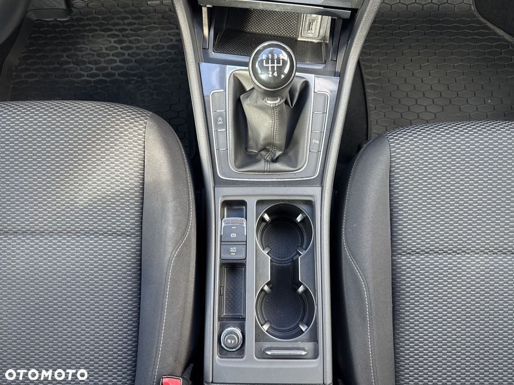 Volkswagen Golf - 28