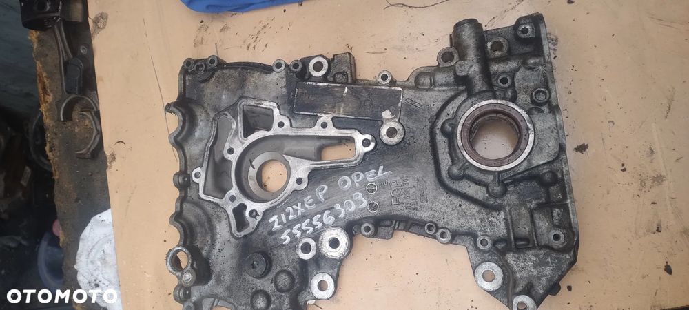 OPEL 1,2 1,4 Z12XEP Z14XEP pompa oleju osłona rozrządu 55556309 - 1