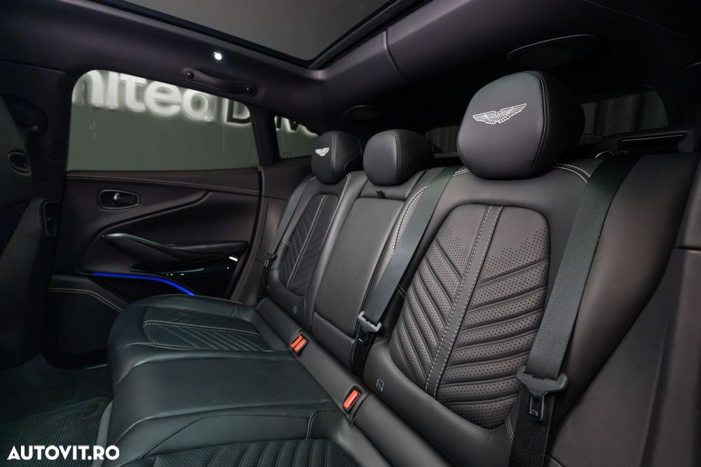 Aston Martin DBX - 29