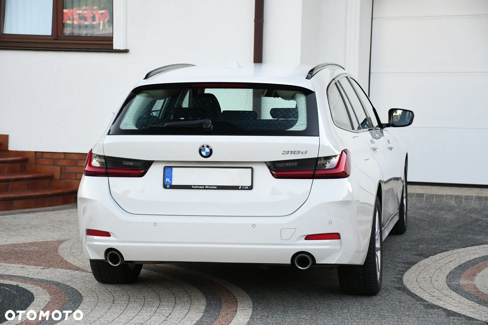 BMW Seria 3 318d mHEV - 12