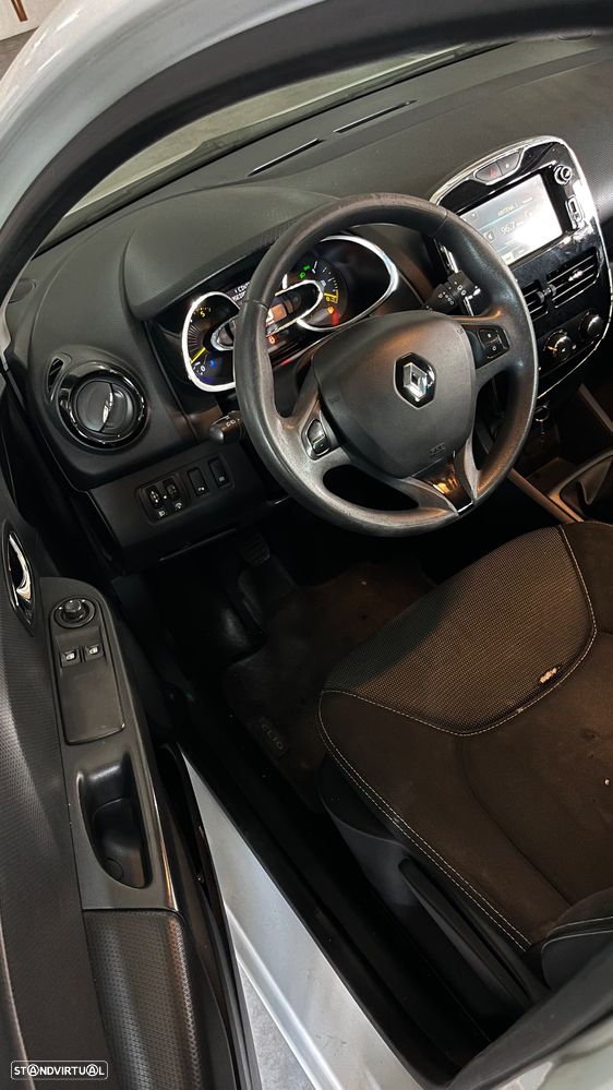 Renault Clio Sport Tourer (Energy) dCi 90 Bose Edition - 4