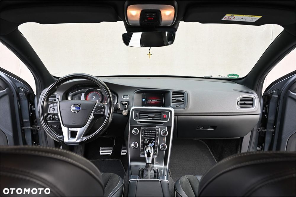 Volvo V60 D5 Geartronic RDesign - 23