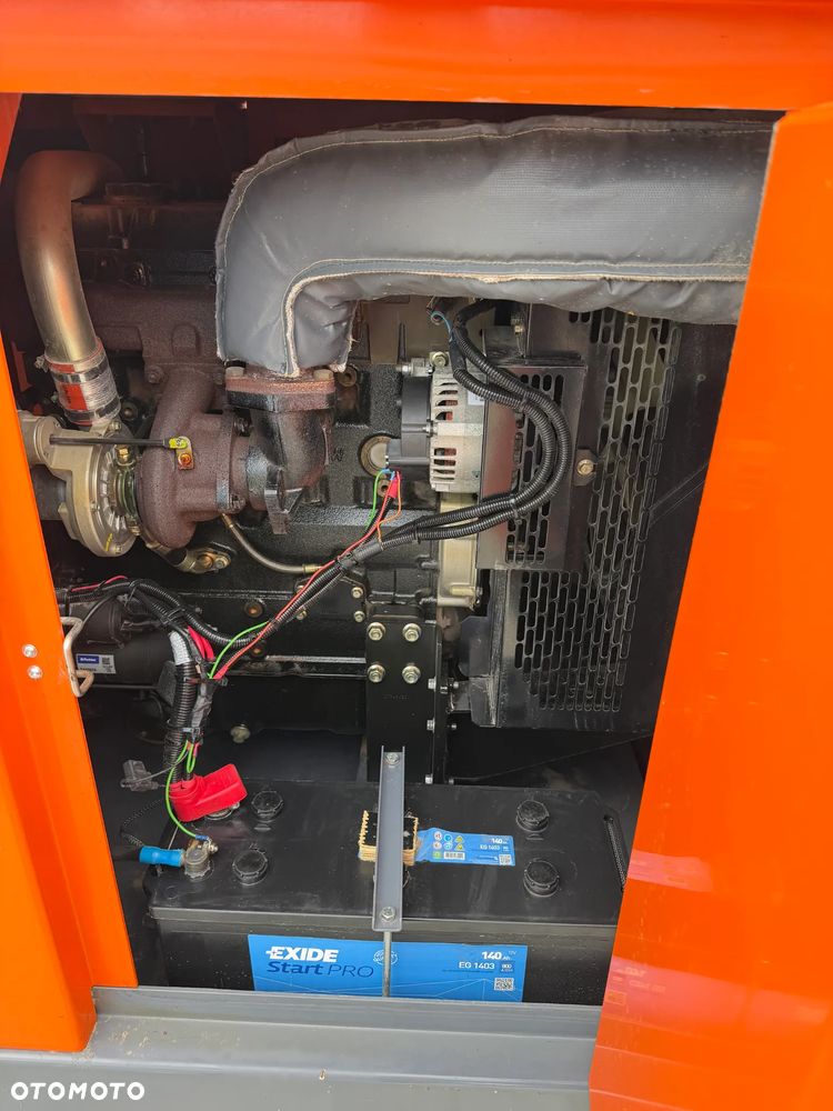 Atlas Copco QAS 60 ST3 Agregat Prądotwórczy Wyciszony GENERATOR 60 KW 2018r. JAK NOWY z Norwegii 5474 mtg Silnik PERKINS 4 cylindry. Prądnica Leroy-Somer. Maszyna działa wzorowo! Nie posiada ani deka zniszczeń! Pochodzi z Upadłośći Norweskiej. Okazja pełny ORYGINAŁ. Maszyna po serwisach w autoryzowanym oddziale. Kolejny serwis dopiero za 2 tysiące mtg. Agregat Gotowy do pracy!! - 9