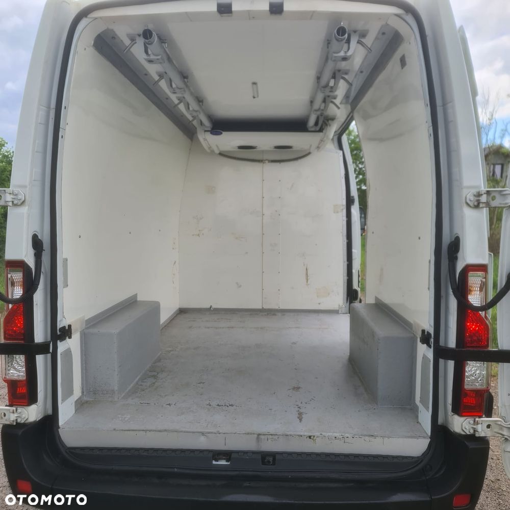 Nissan NV400 - 12