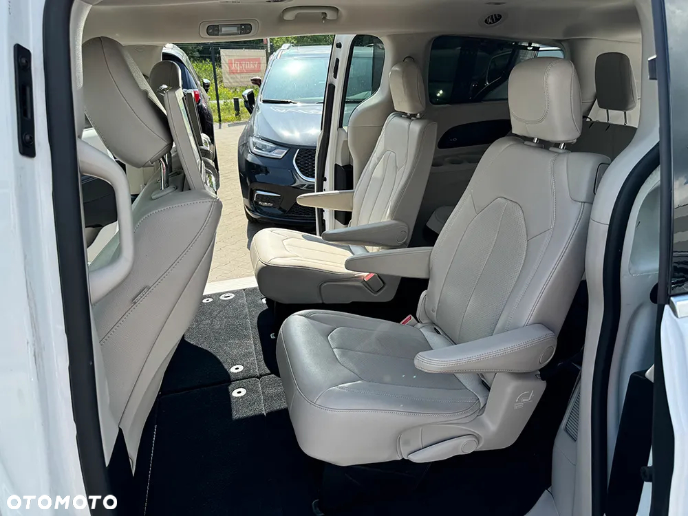 Chrysler Pacifica - 20
