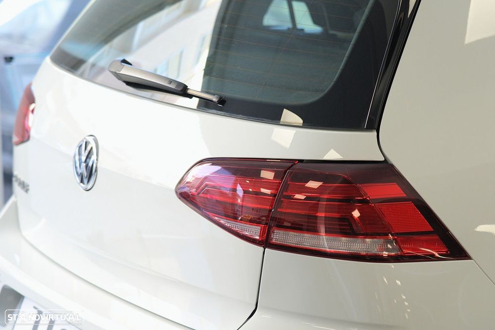 VW e-Golf AC/DC - 11