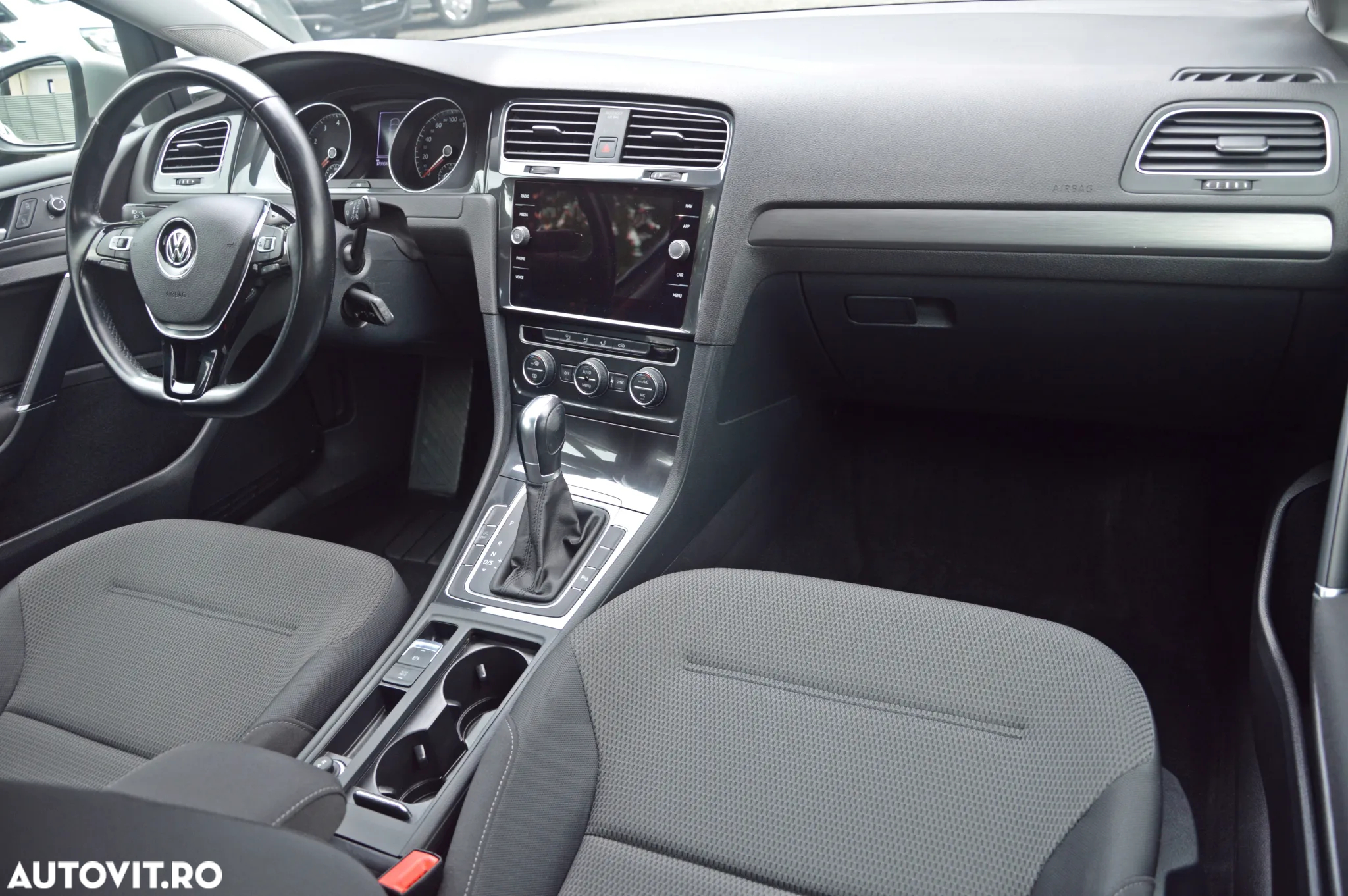 Volkswagen Golf - 27