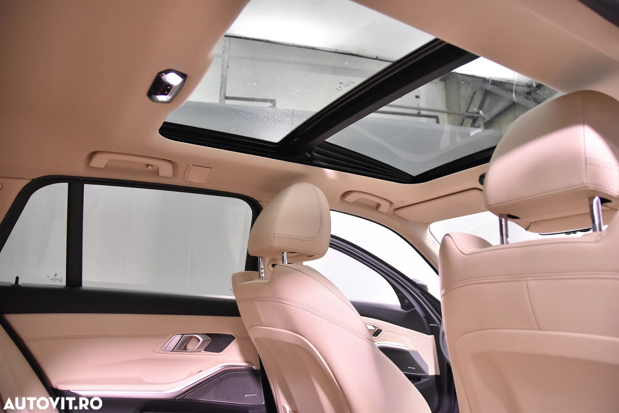 BMW Seria 3 318i Touring Aut. - 24