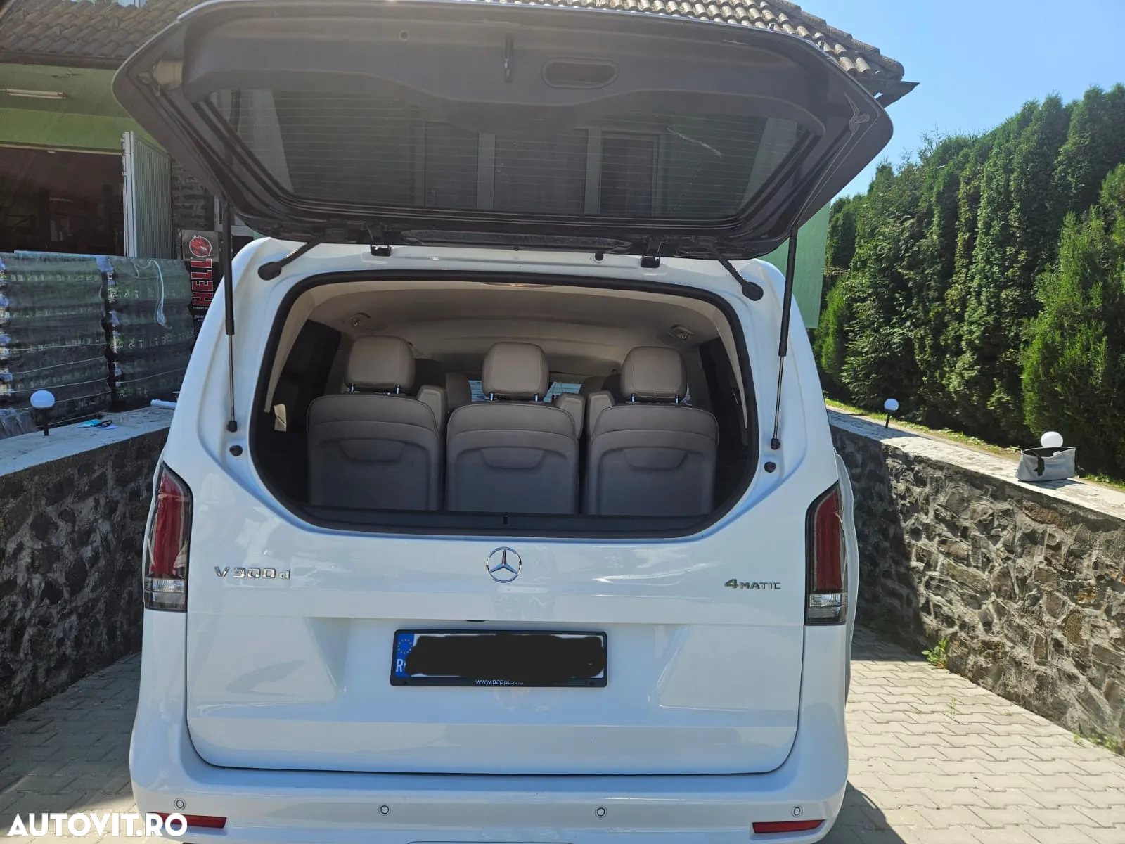 Mercedes-Benz V 300 d extralang 4Matic 9G-TRONIC - 2