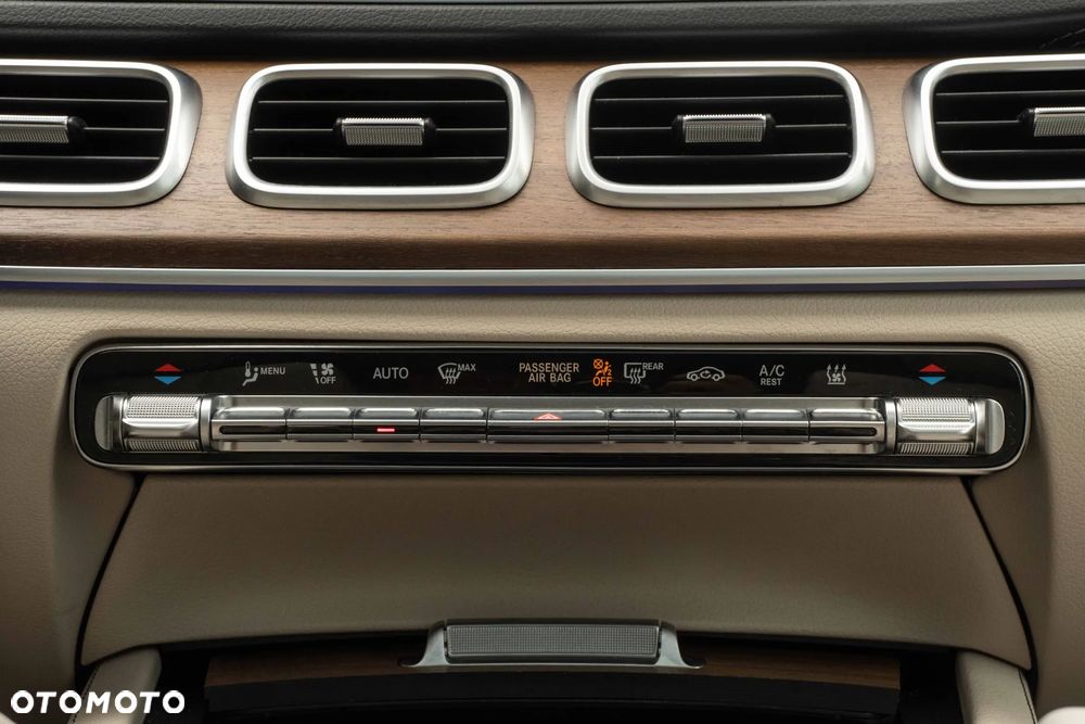 Mercedes-Benz GLS - 26