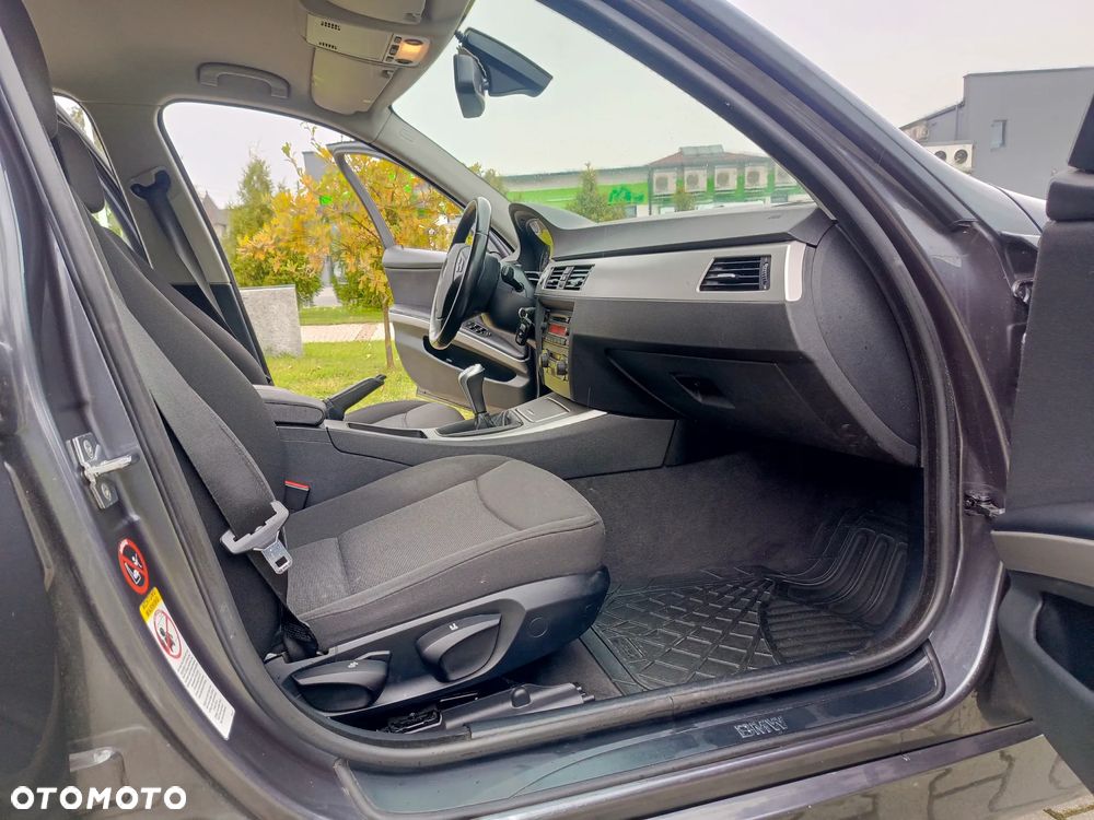 BMW Seria 3 318i - 19