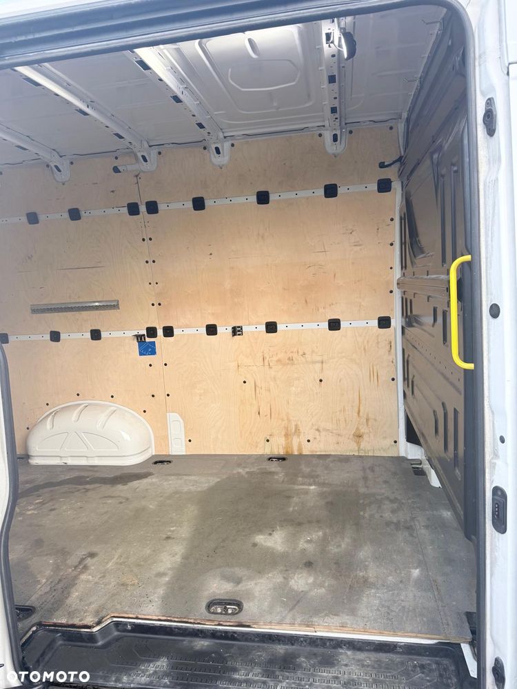 Volkswagen CRAFTER L2H2 - 22