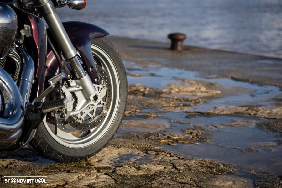 Suzuki Intruder - 13