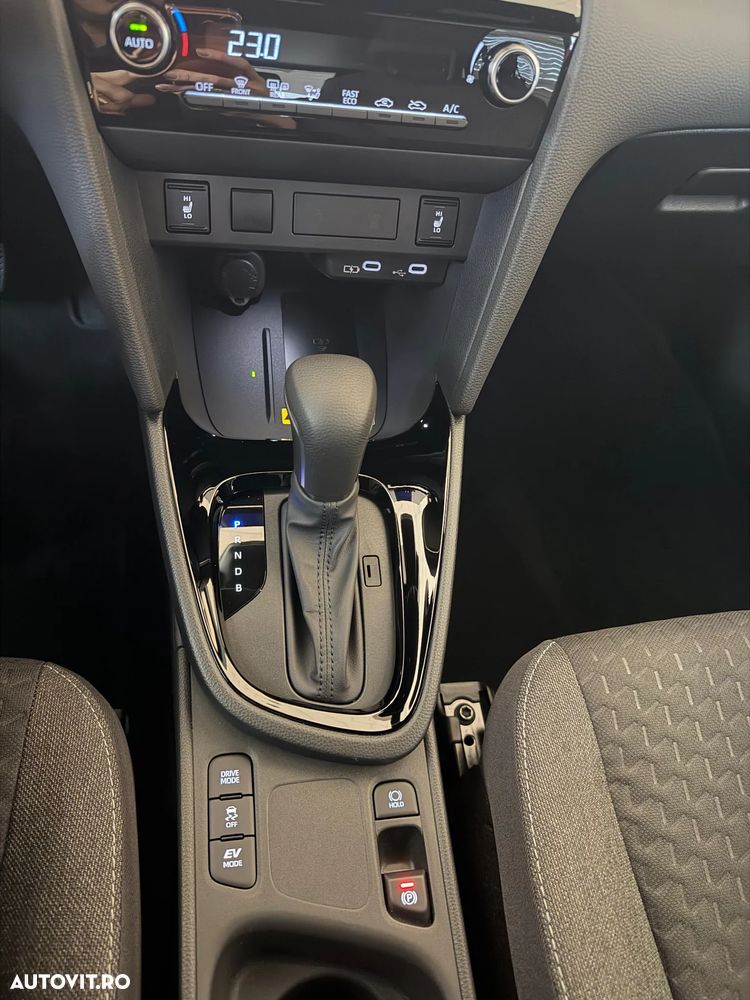 Toyota Yaris Cross 1.5 VVT-i HSD 4x2 Dynamic - 9