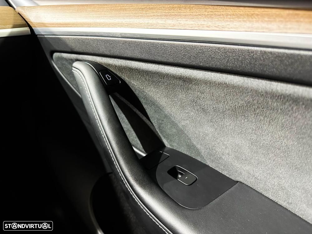 Tesla Model Y Long Range Dual Motor AWD - 34