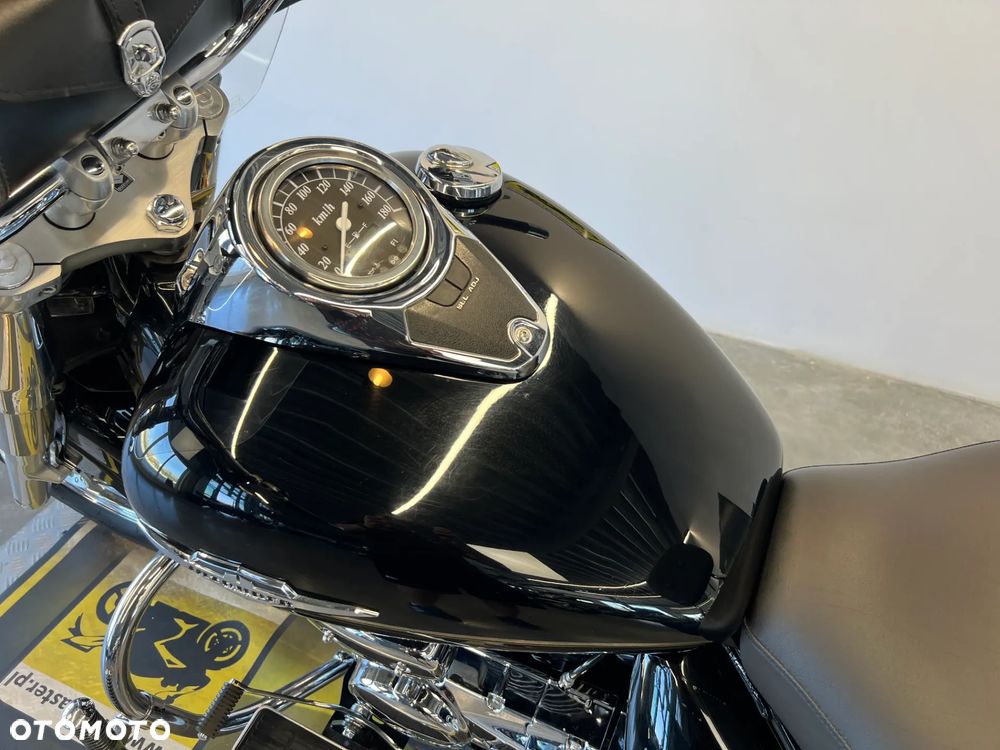 Suzuki Intruder - 12