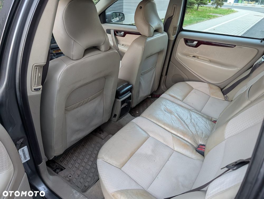 Volvo V70 2.4D5 Momentum - 11