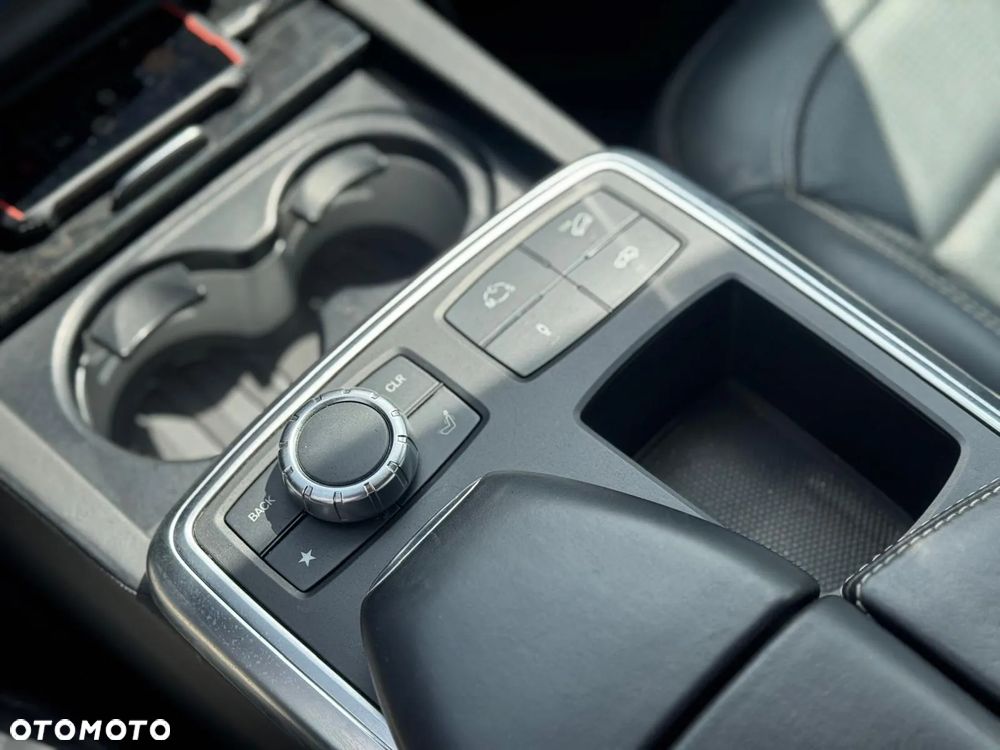 Mercedes-Benz GL - 13