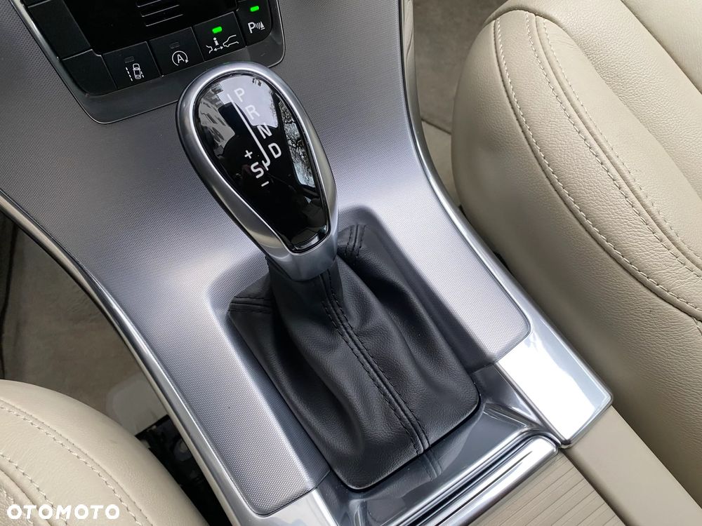 Volvo XC 60 D5 AWD Kinetic - 28