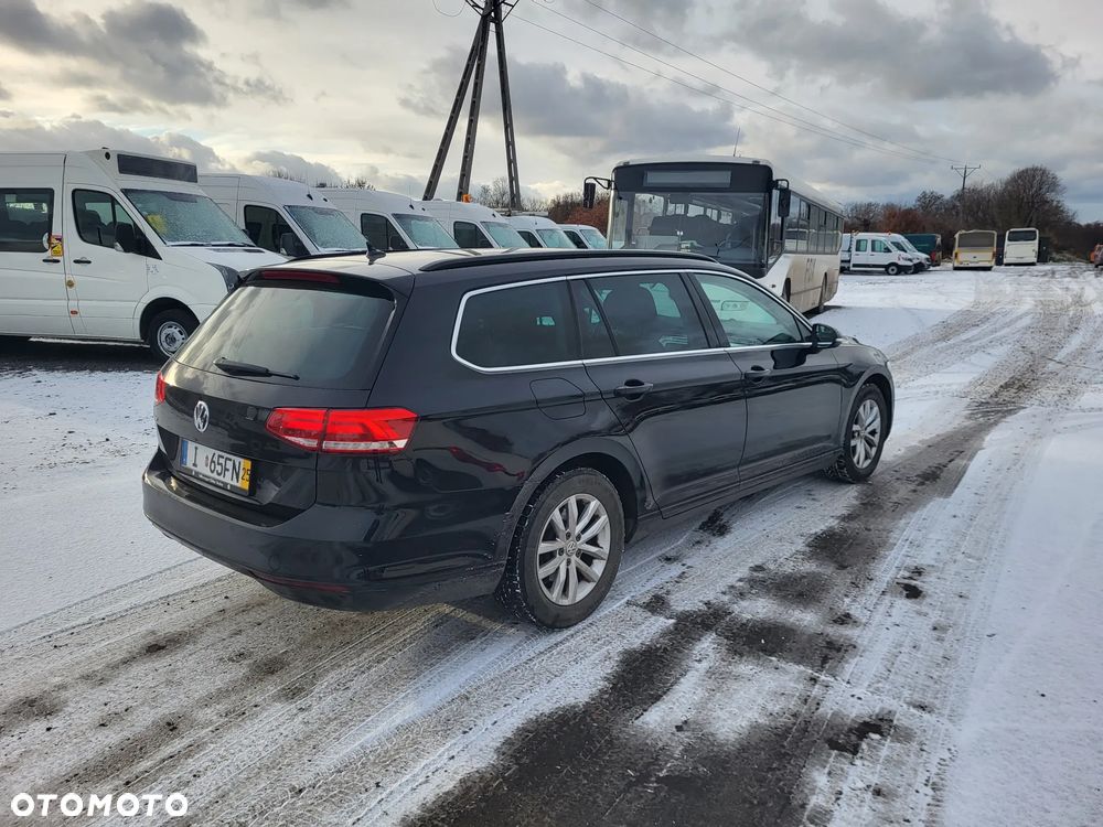 Volkswagen Passat 2.0 TDI SCR DSG Trendline - 3