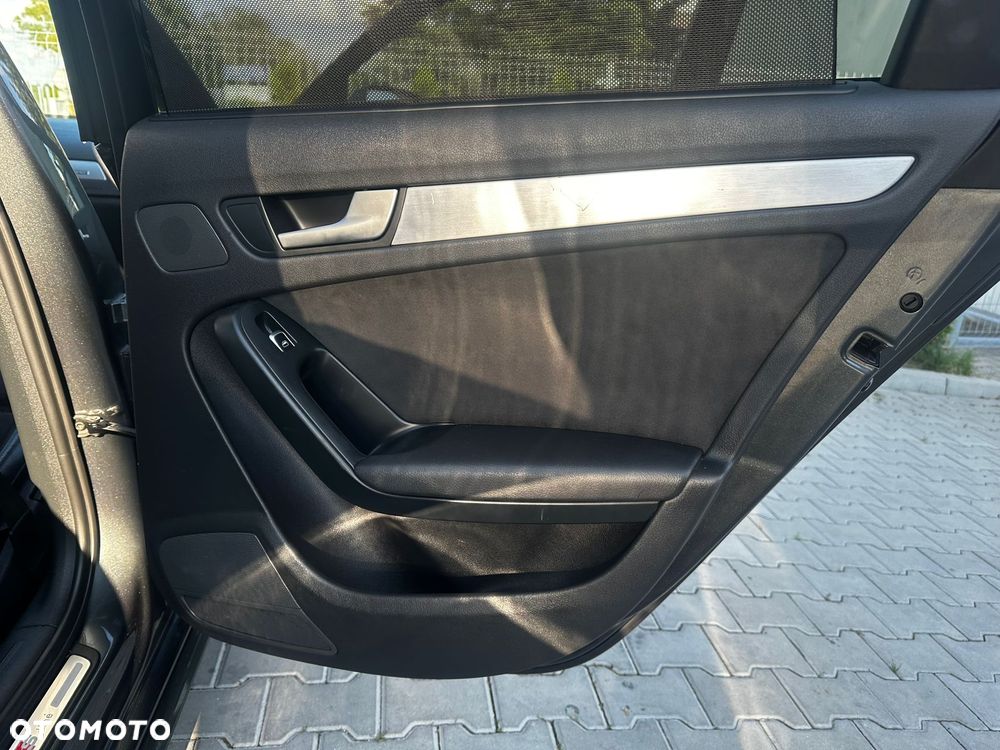 Audi A4 Avant 2.0 TDI DPF clean diesel quattro S tronic S line Sportpaket - 20