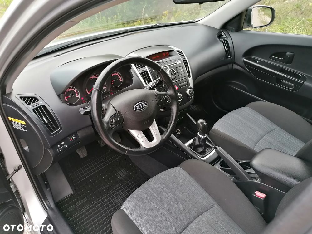 Kia Ceed - 9