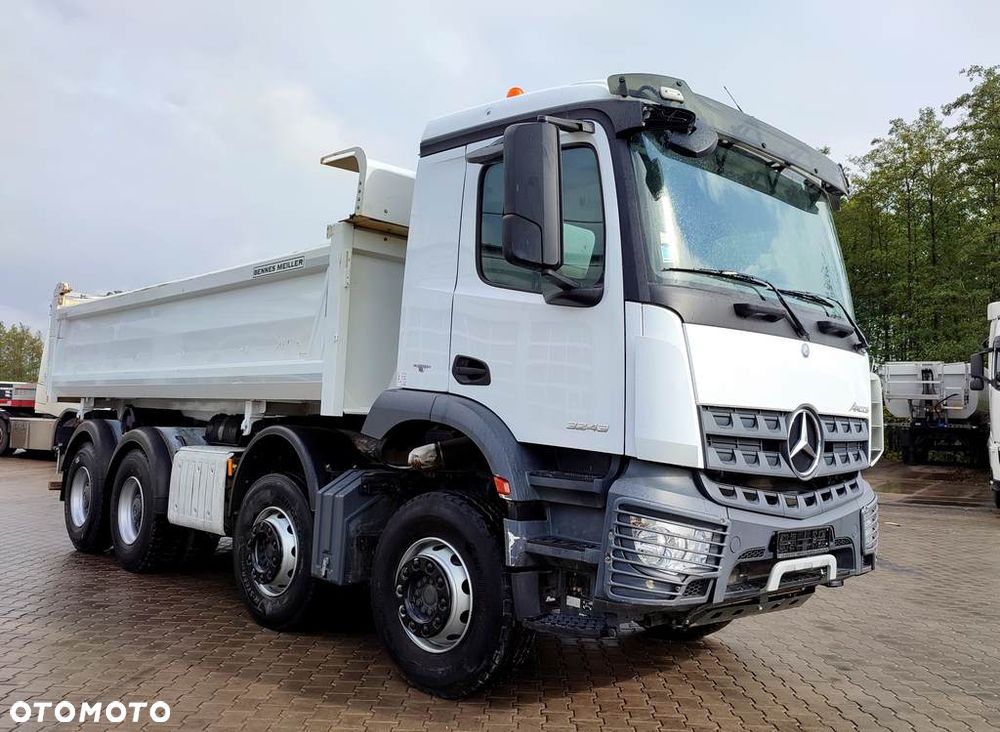 Mercedes-Benz Arocs 3243 - 3