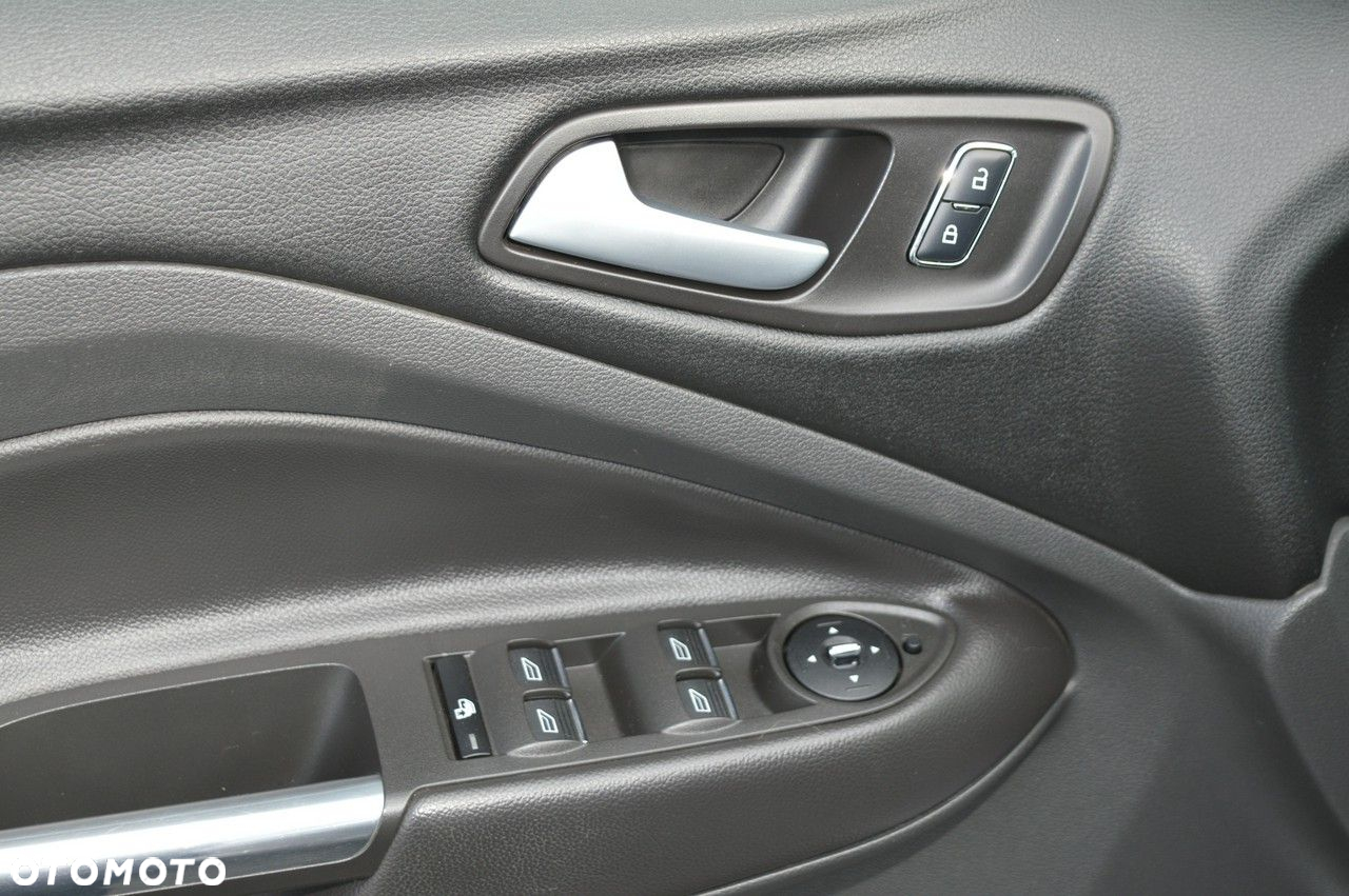 Ford Kuga - 36