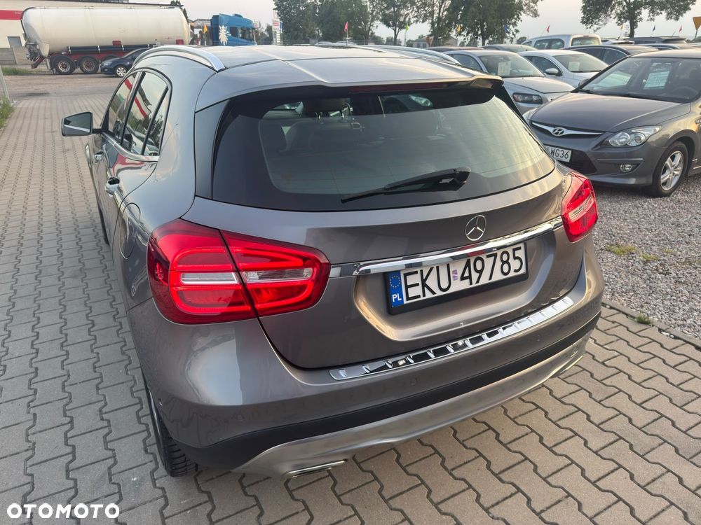 Mercedes-Benz GLA - 33