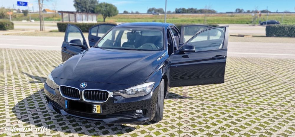 BMW 318 d Sport Line - 4