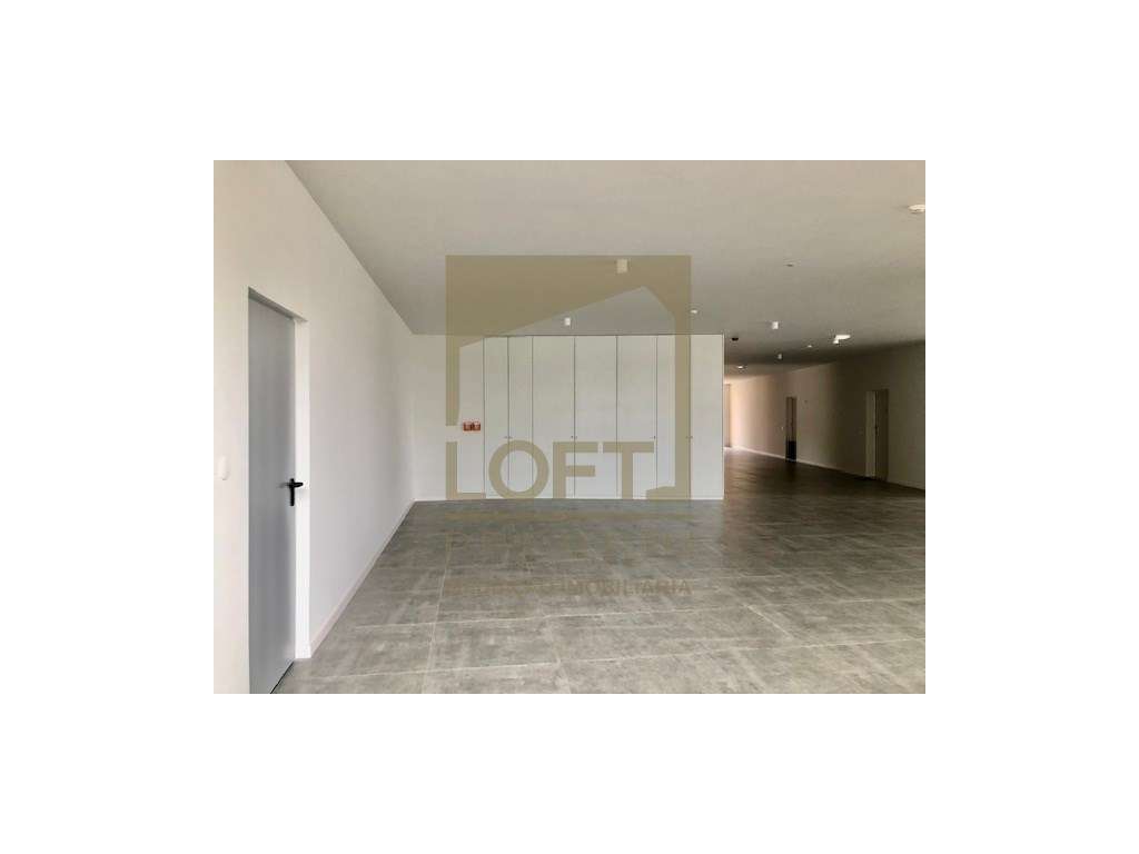 Apartamento T1 com 2 Frentes , Terraço, Totalmente Mobilado e Equip... - Grande imagem: 4/32