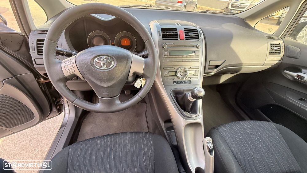 Toyota Auris 1.4 VVT-i AC+VSC - 12