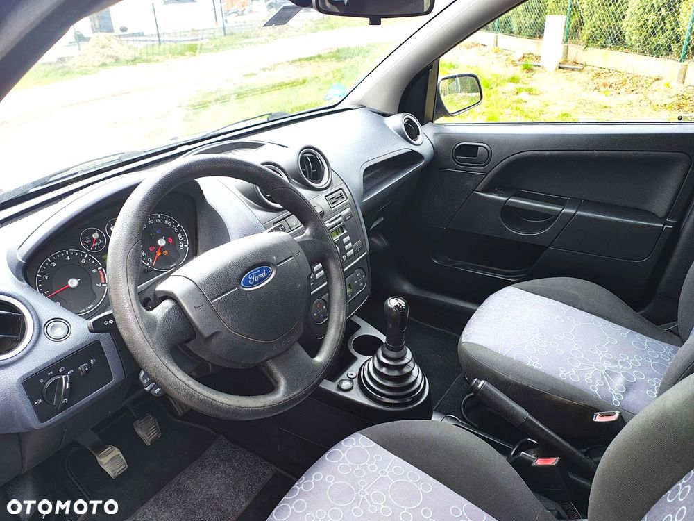Ford Fiesta 1.3 Ambiente - 27
