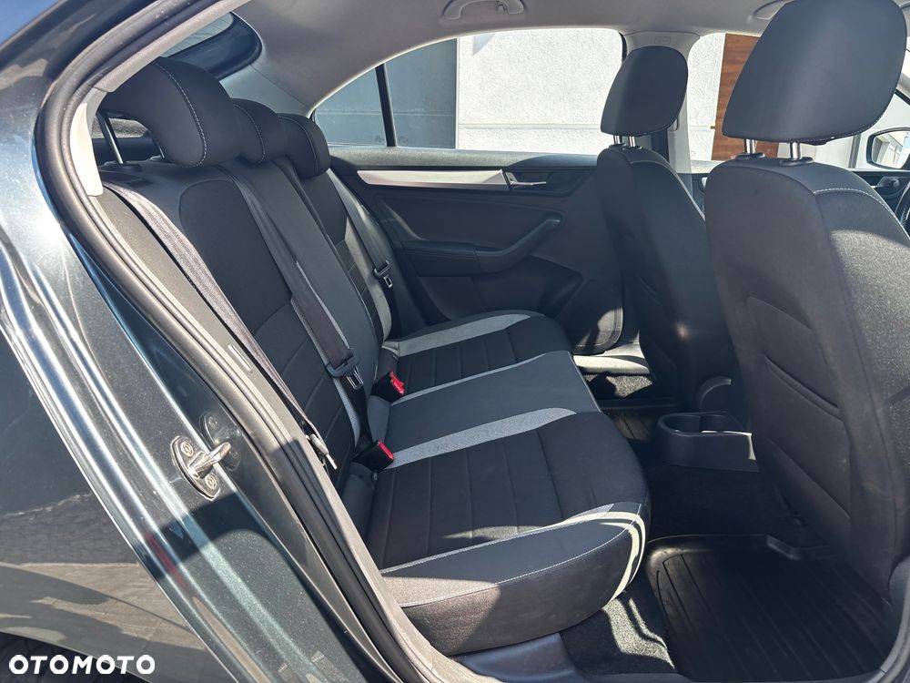 Skoda RAPID 1.4 TSI Ambition DSG - 12