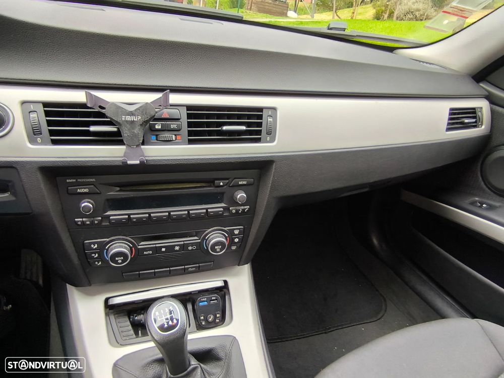 BMW 318 d LifeStyle - 8