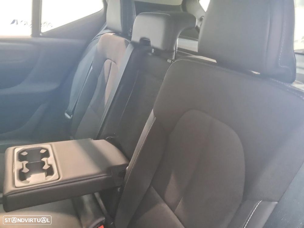 Volvo XC 40 2.0 D3 Momentum Plus - 5