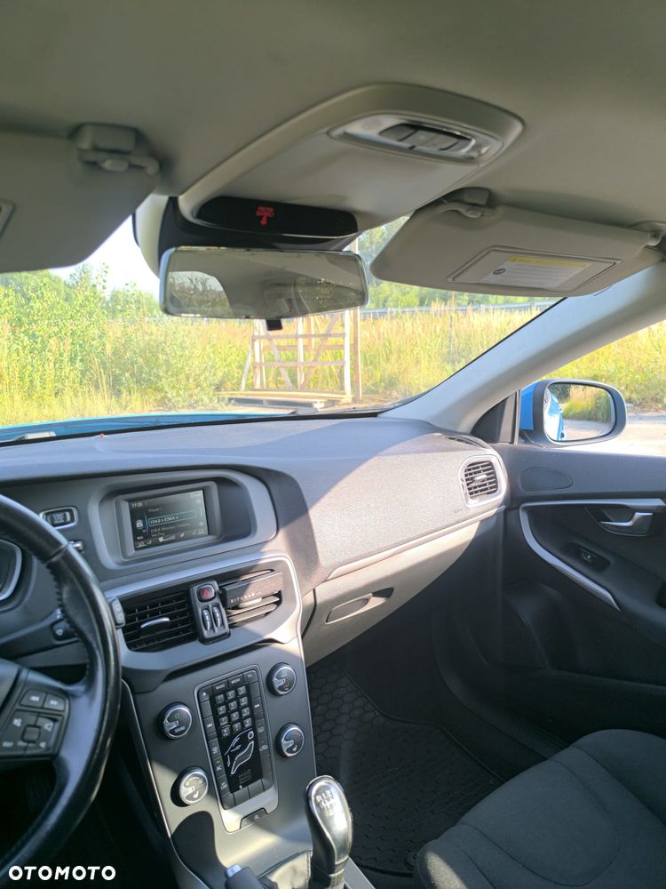 Volvo V40 D2 Kinetic - 23