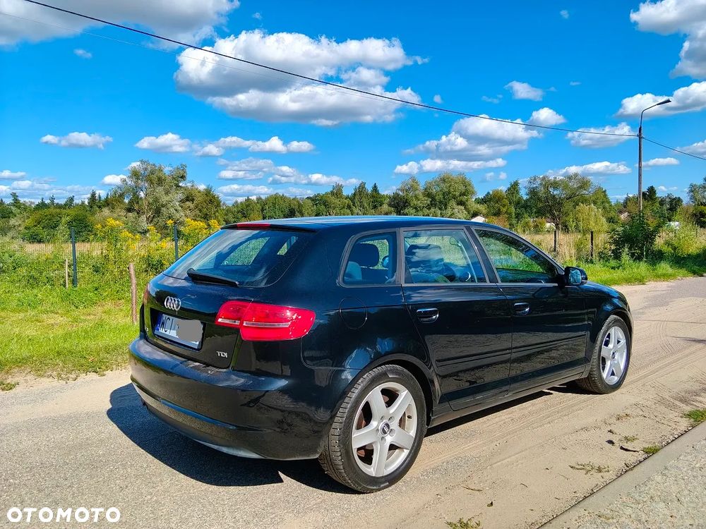 Audi A3 Sportback 1.6 TDI DPF Attraction - 3