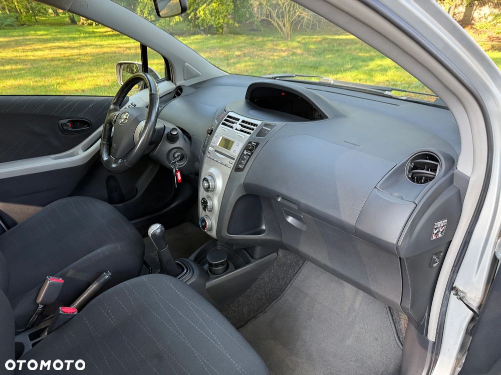 Toyota Yaris 1.0 Sol - 30