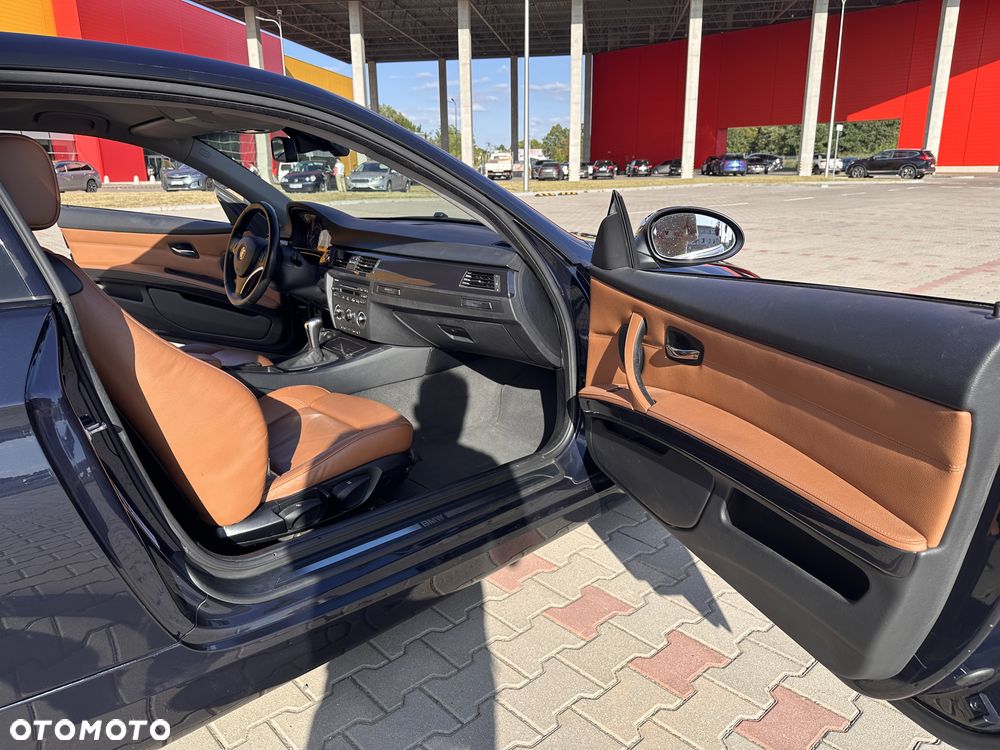BMW Seria 3 320i - 23