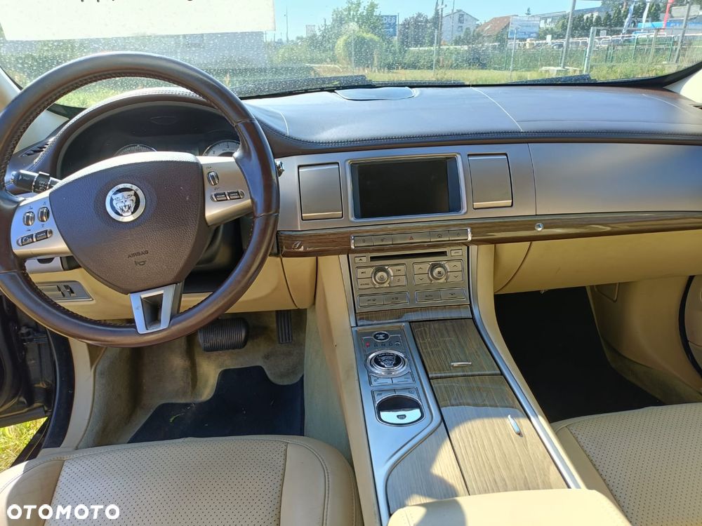 Jaguar XF - 4