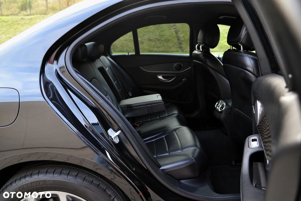 Mercedes-Benz Klasa C 200 4-Matic 7G-TRONIC - 12