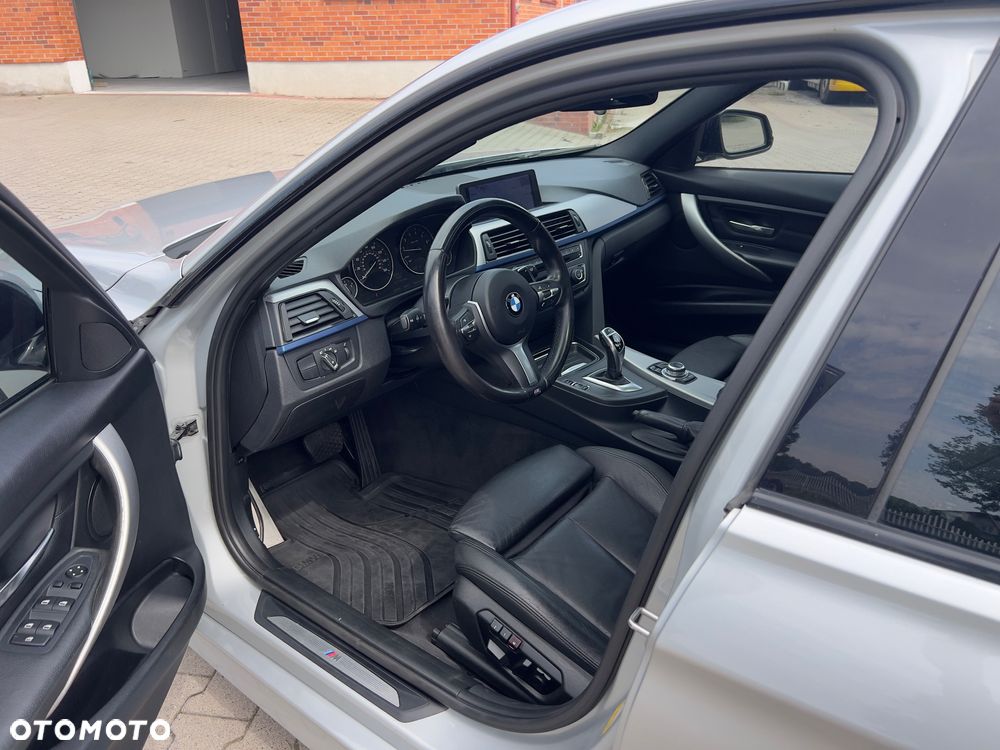 BMW Seria 3 335i Sport-Aut Luxury Line - 26