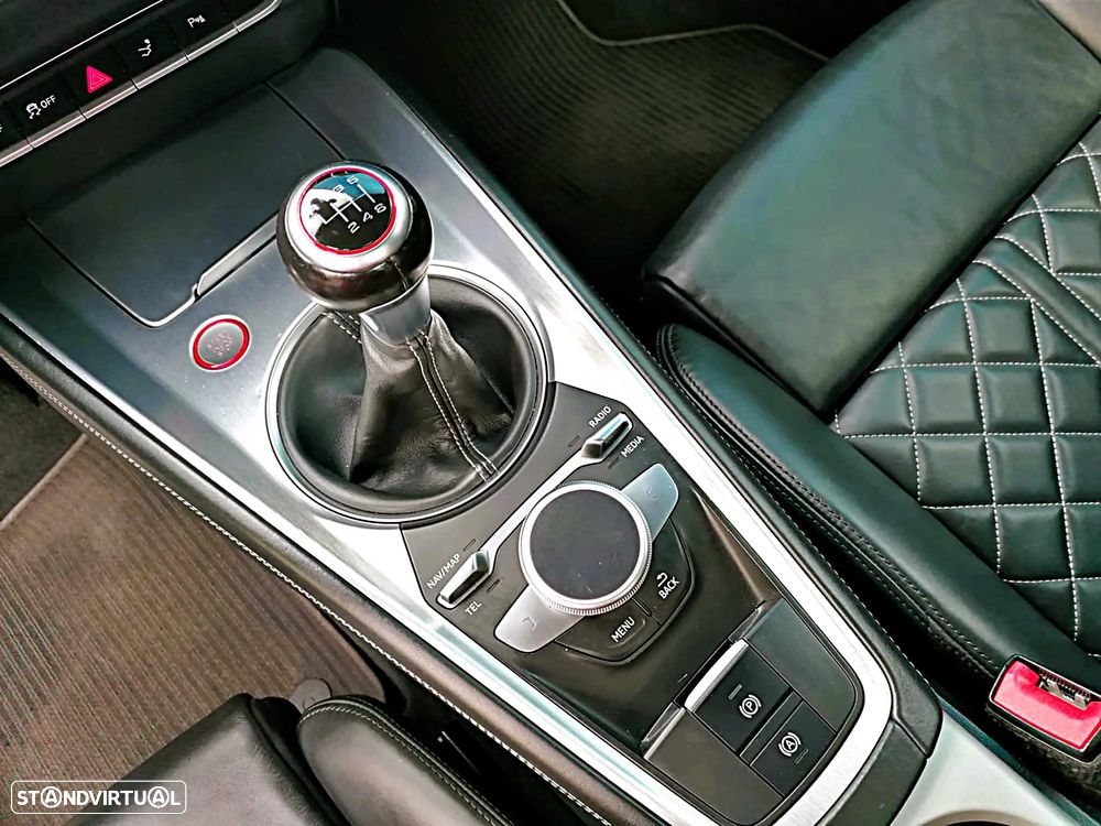 Audi TTS Coupé 2.0 TFSi quattro - 33