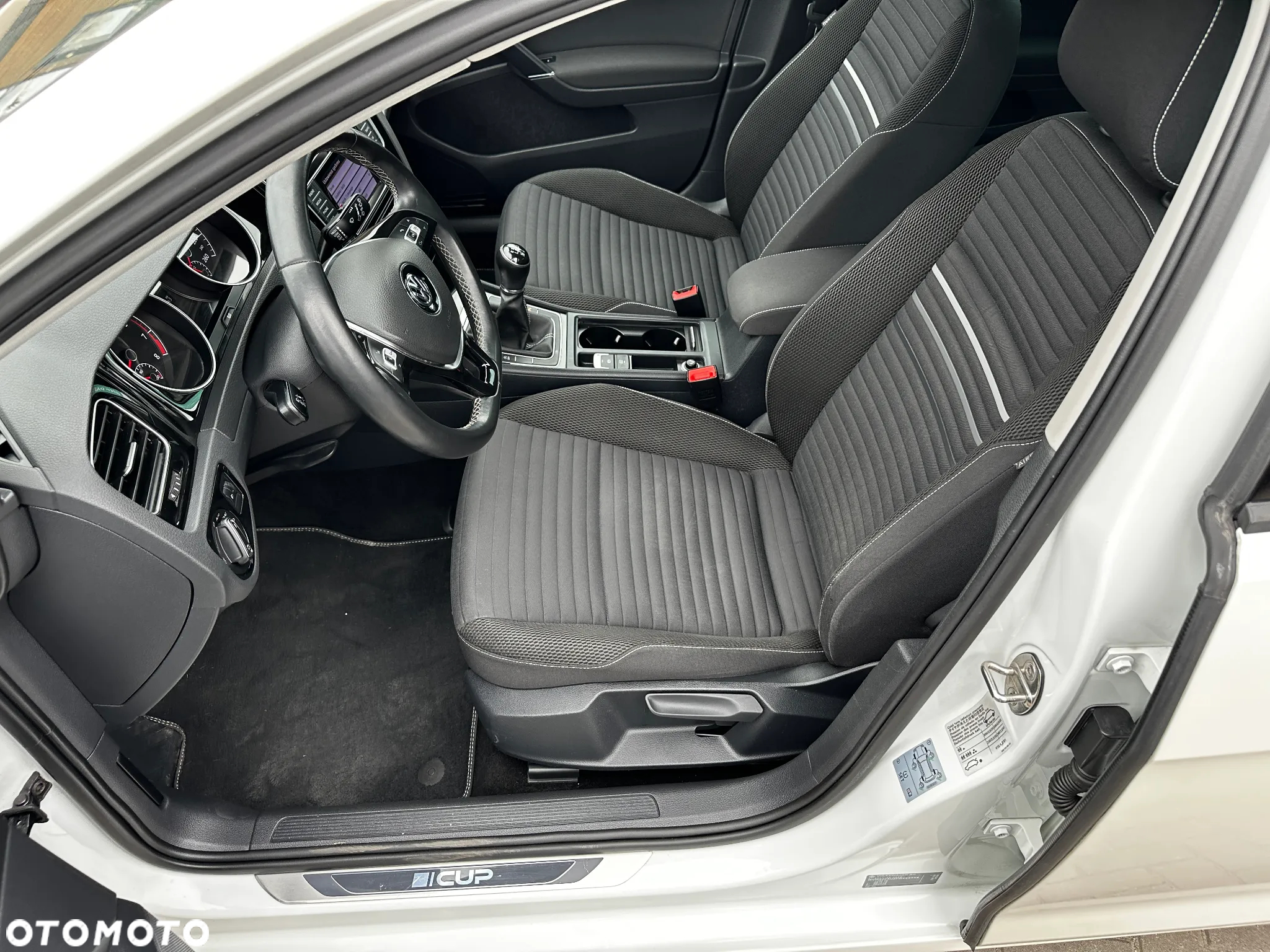 Volkswagen Golf - 20