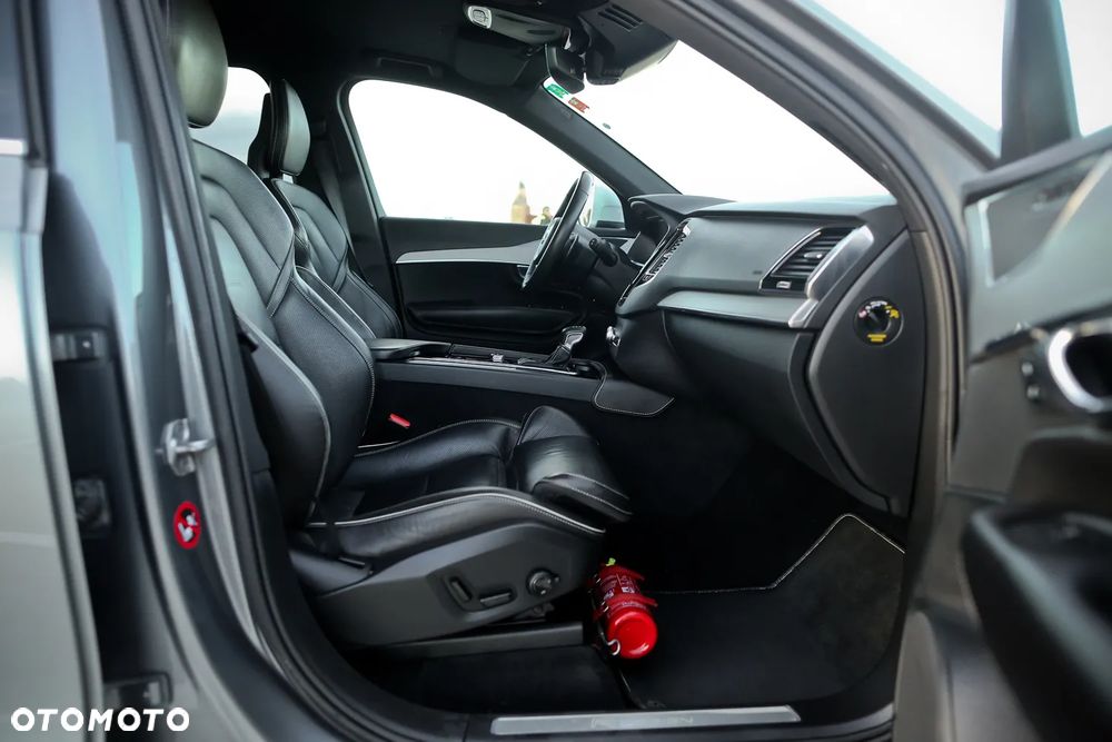 Volvo XC 90 D5 AWD R-Design 7os - 28