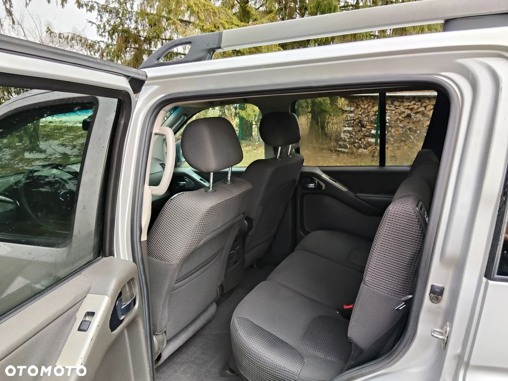 Nissan Pathfinder 2.5 D XE - 14