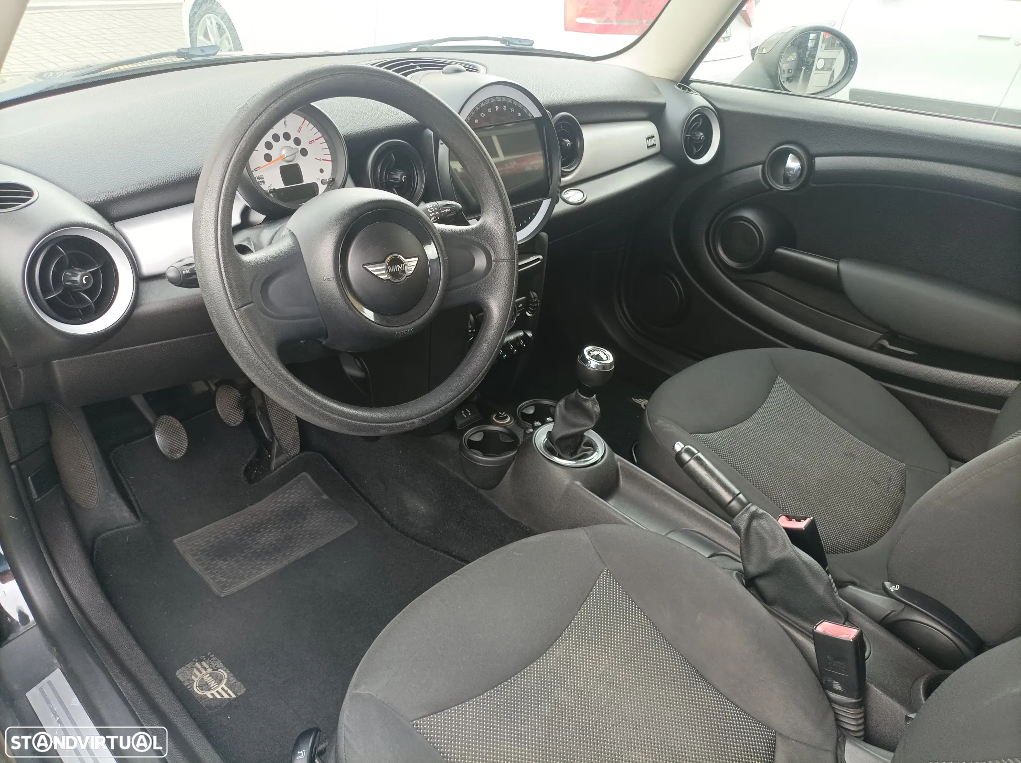 MINI 3 Portas One D - 12